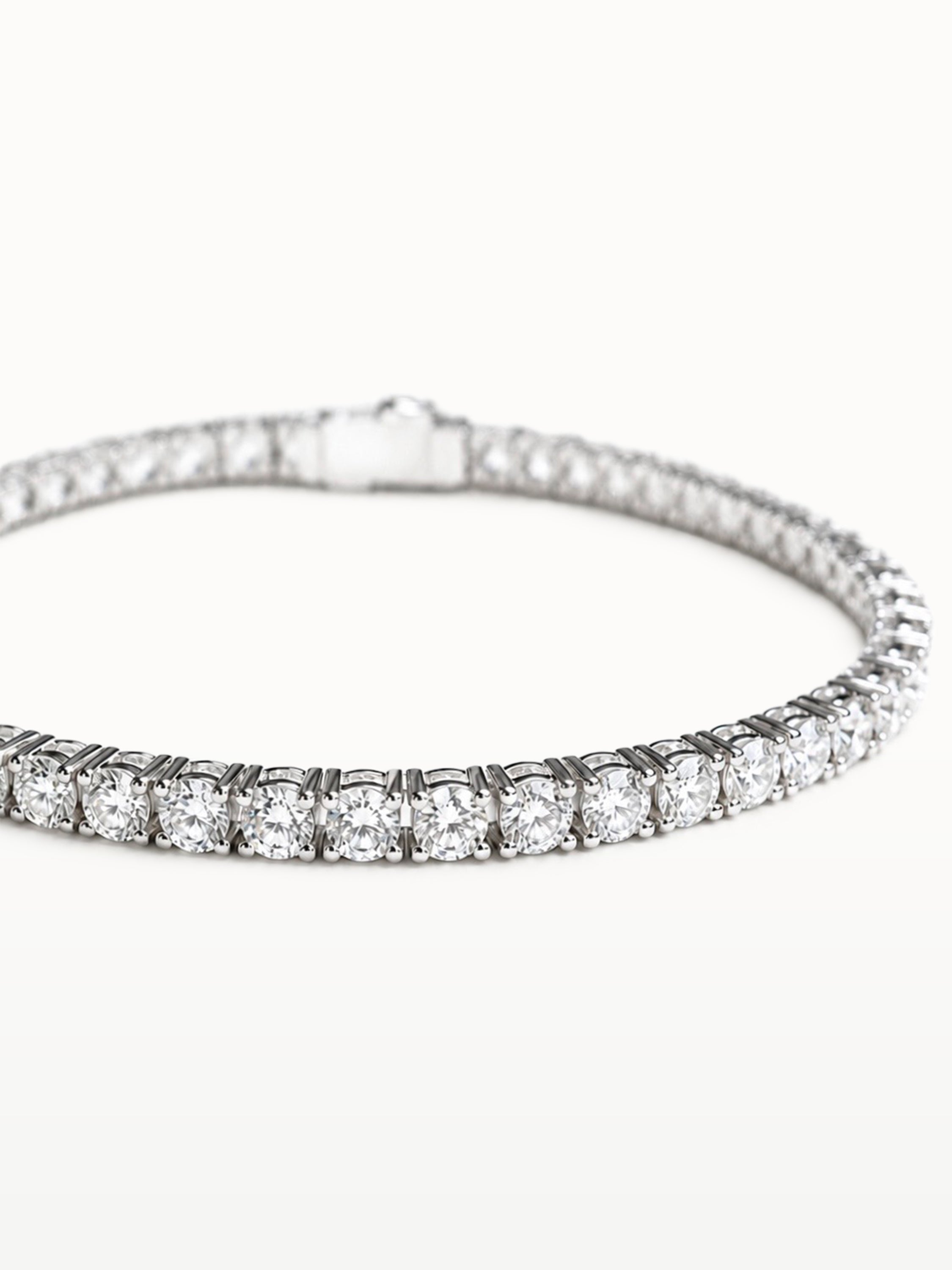 GRAND DIAMOND TENNIS BRACELET (0.30 CT EACH)